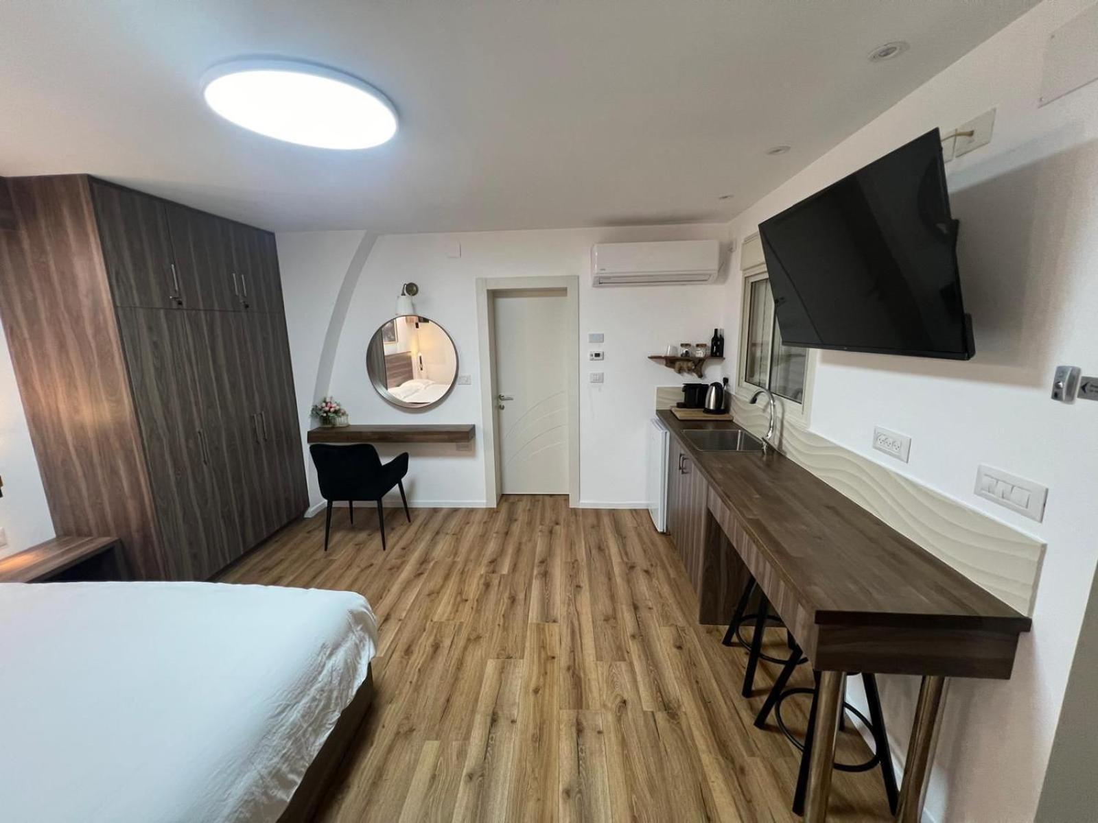 Johny'S Boutique Apartment Haifa Exteriör bild